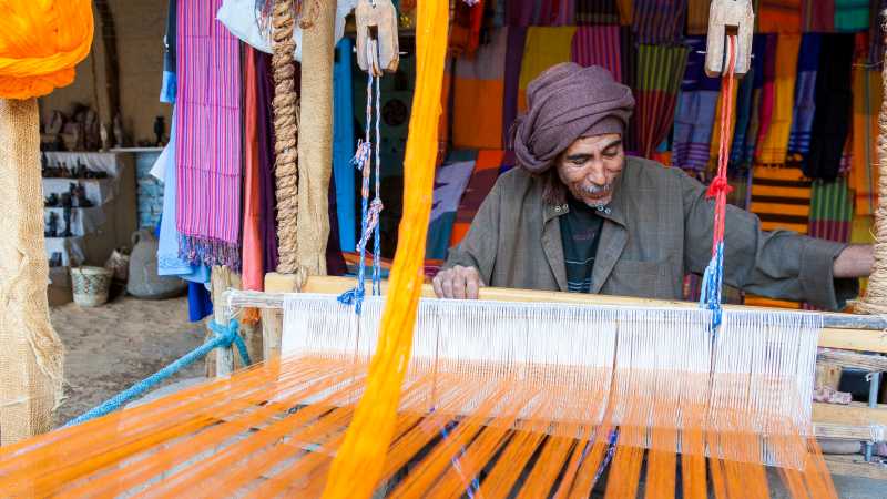 Egyptian weaver working on his loom | Richard I'Anson
