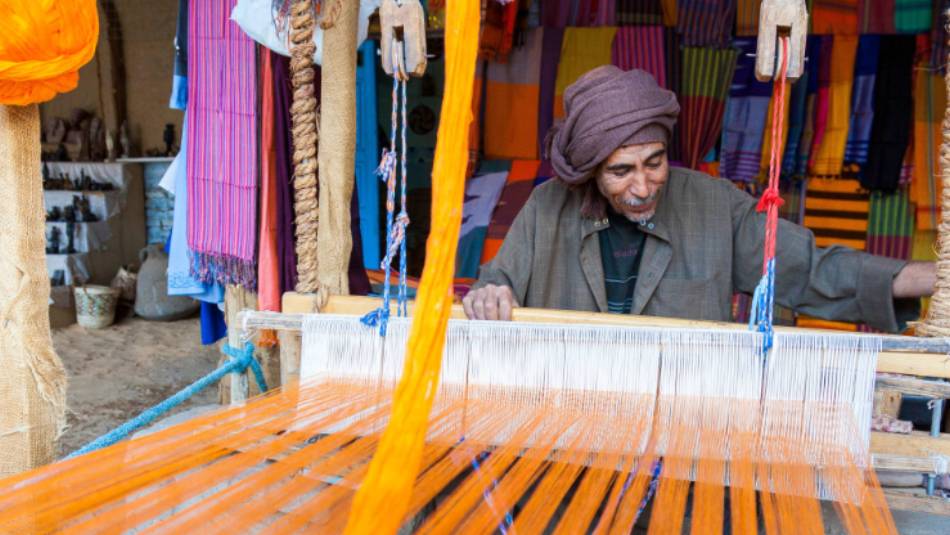 Egyptian weaver working on his loom | Richard I'Anson