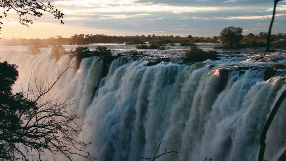 Victoria Falls at the border of Zambia and Zimbabwe | Carolina De Figueiredo