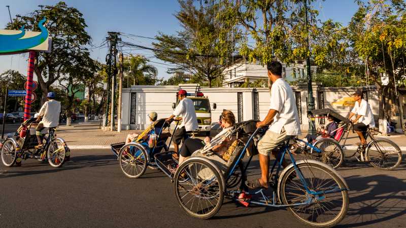 Traditional cyclos on the streets of Phnom Penh | Lachlan Gardiner