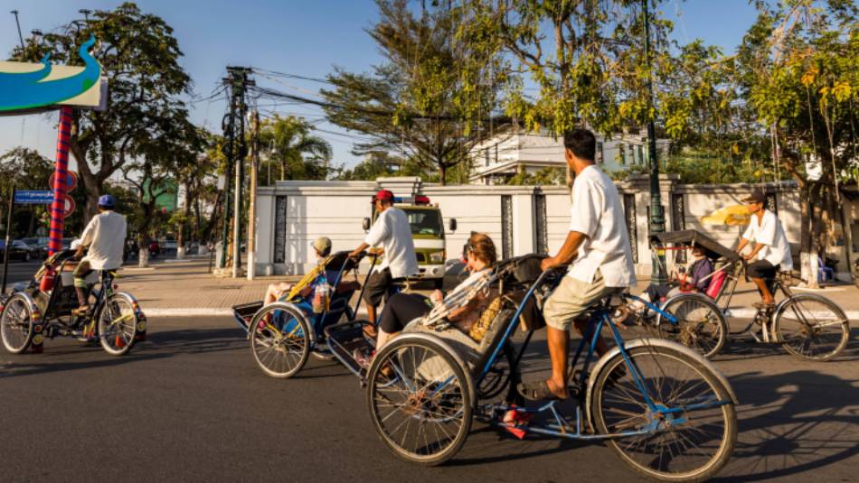 Traditional cyclos on the streets of Phnom Penh | Lachlan Gardiner