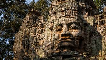 Discover the amazing ruins of Angkor Thom