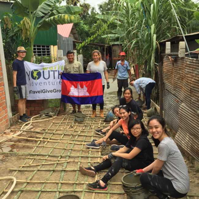 Students in Cambodia doing service | SRI KDU
