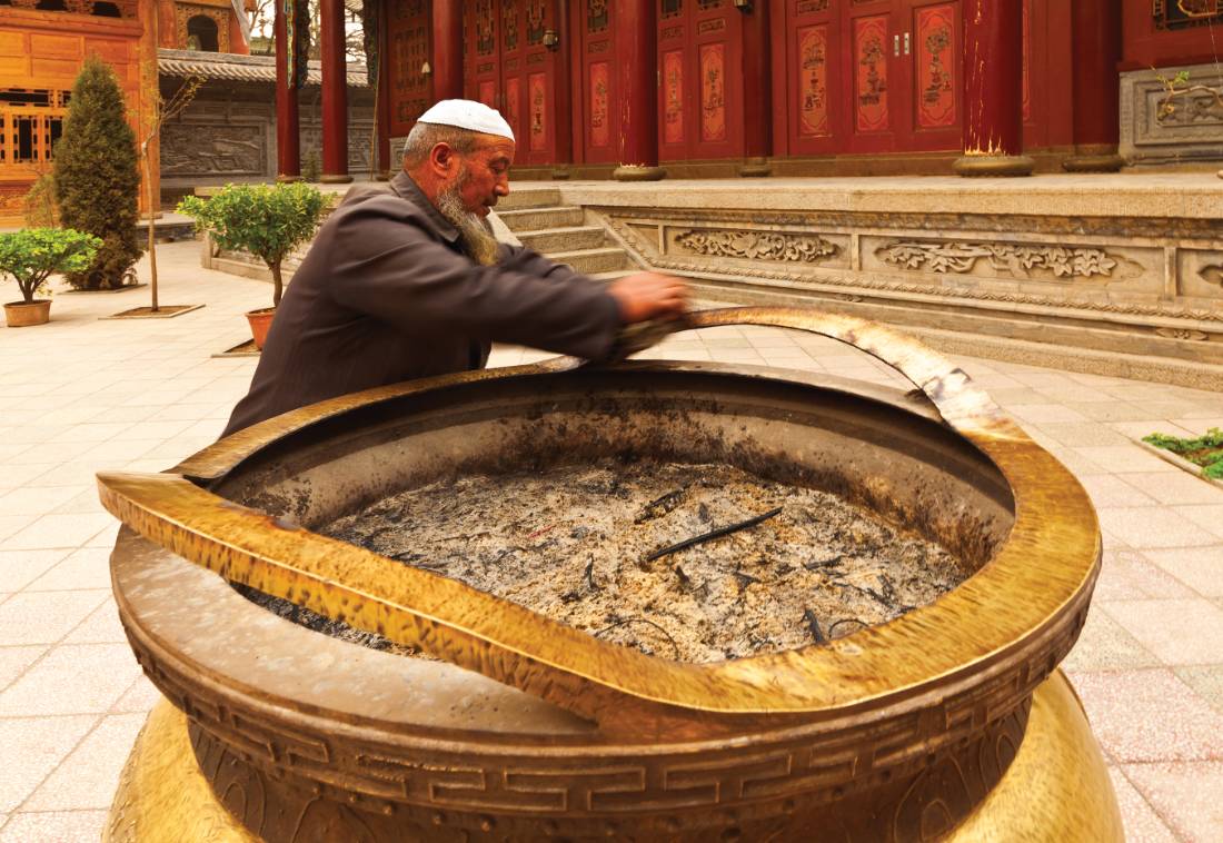 Preparations at Ta'er Monastery |  <i>Peter Walton</i>