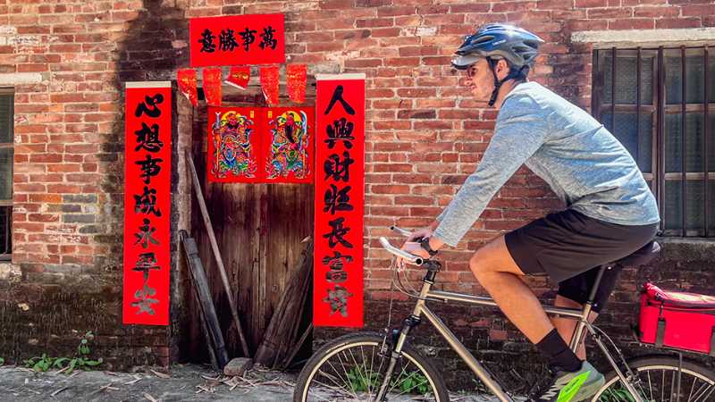 Taking in the backroads to Yangshou