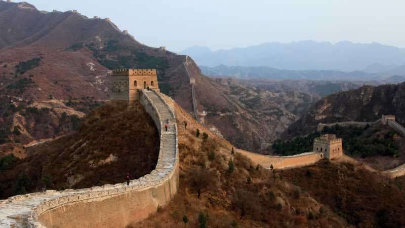The Great Wall winding through Northern China, Hebei province | Su Zhi Wei