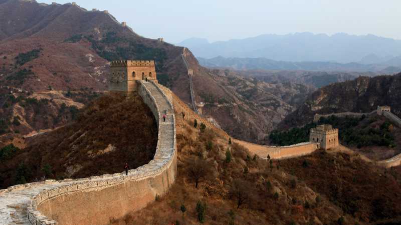 The Great Wall winding through Northern China, Hebei province | Su Zhi Wei