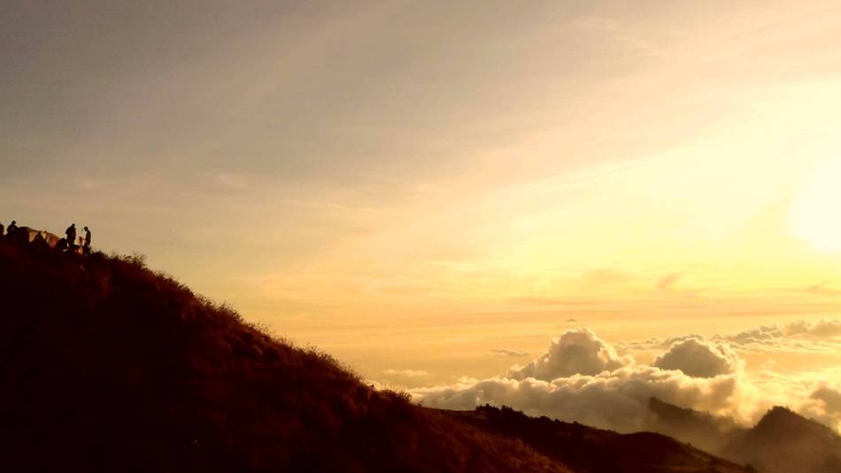 Trekkers on the summit of Welirang Volcano