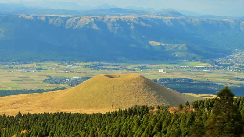 The active caldera of Mount Aso | Philip Allen