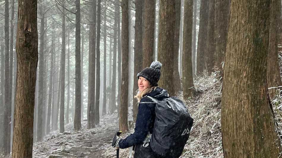 Pilgrim enjoying a little snow along the Kumano Kodo | Jaclyn Lofts