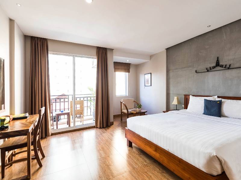 Ohana Phnom Penh Palace Hotel DBL | Lachlan Gardiner