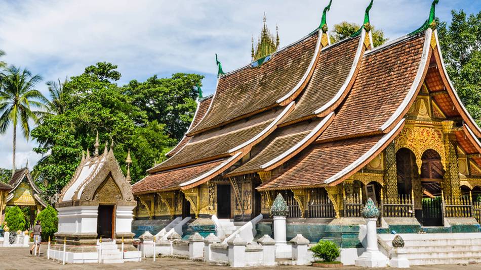 The sweeping roof-lines of Wat Xiengthong, Luang Prabang