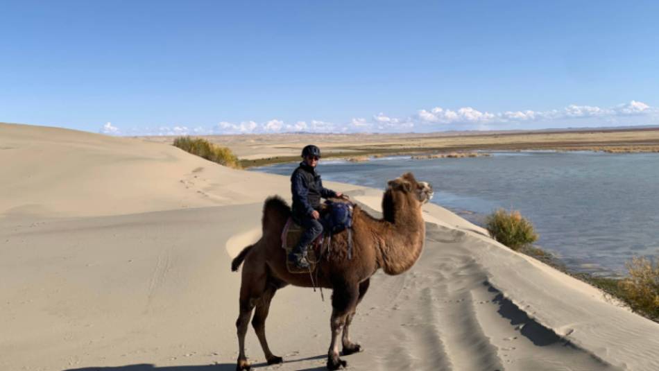Camel trek to Durgun Lake, Mongol Els sand dunes | Tim Cope