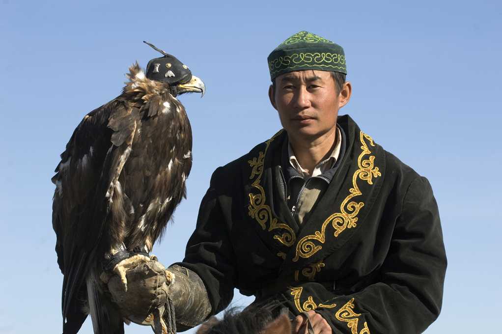 Kazakh Eagle hunter in Mongolia |  Alison Wright