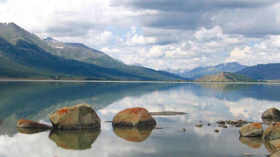Unspoiled views of Khorton Nuur in the Altai Tavan Bogd National Park, Mongolia | Alan and Julie Marshall