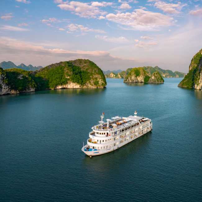 Cruise in comfort in Ha Long Bay