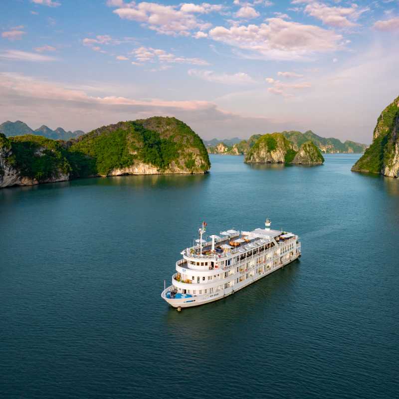 Cruise in comfort in Ha Long Bay
