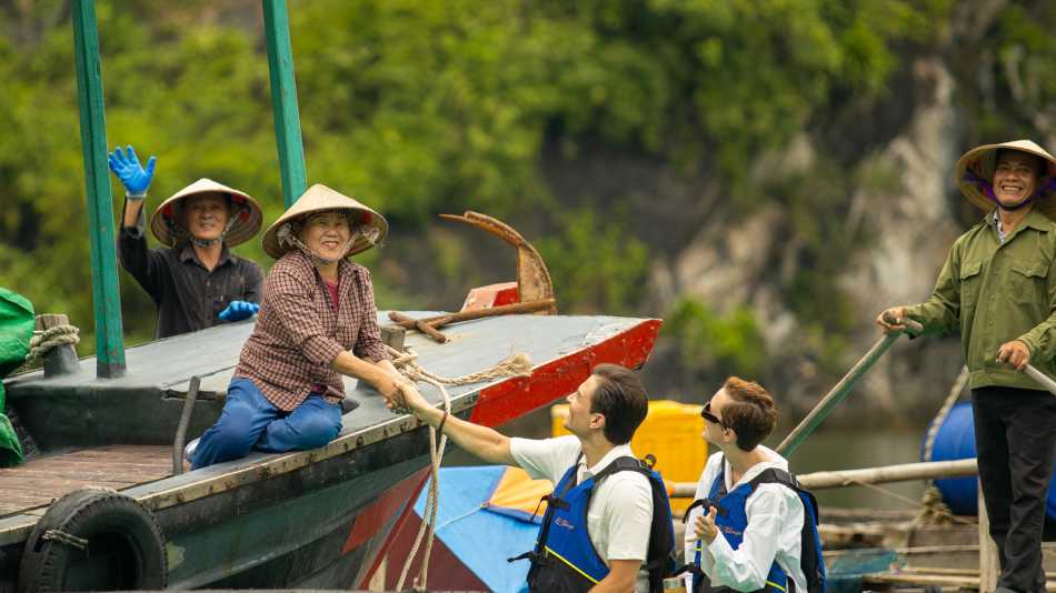 Cua Van Village excursion