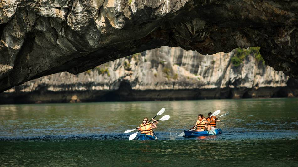 Ha Long Bay kayaking