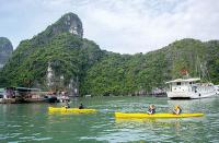 Kayaking through Ha Long Bay -  Photo: Filip Bartkowiak