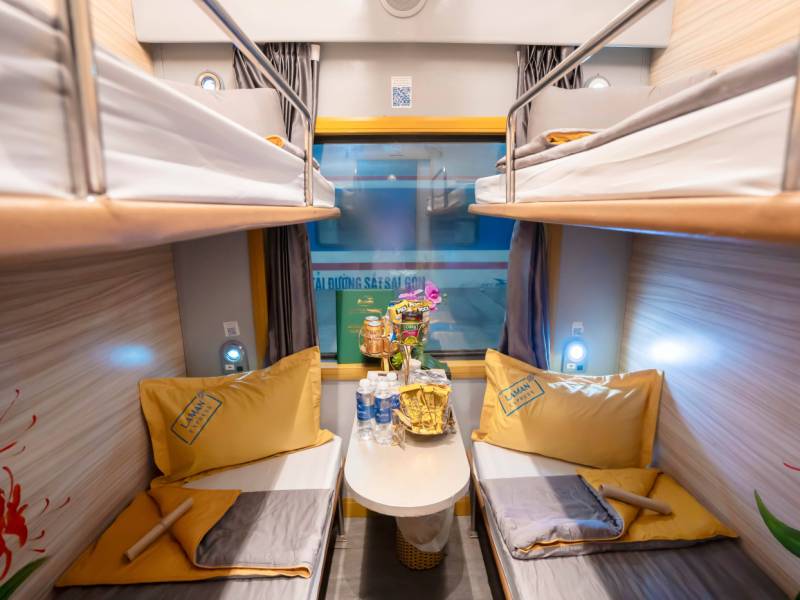Sleeper 4-Berth (Deluxe) cabins, enjoy a personalised experience from start to finish.