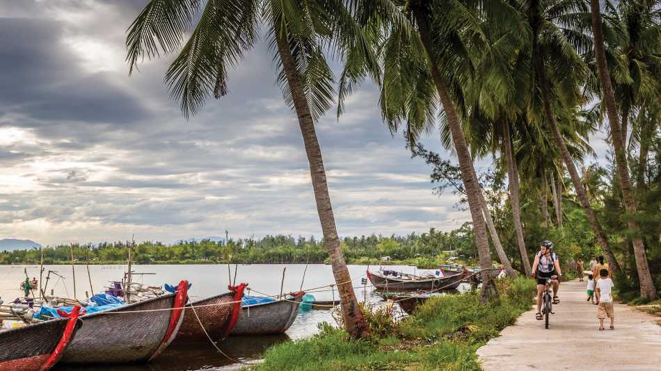 On the coastal roads from Hue to Hoi An, Vietnam | Richard I'Anson