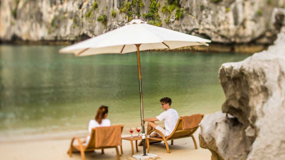 Relaxing on Trinh Nu beach
