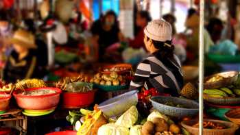 Explore the markets of Hoi An with local knowledge by your side