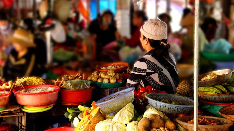 Explore the markets of Hoi An with local knowledge by your side