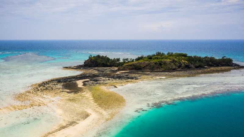 Turquoise lagoons and sand cays in the Yasawa archipelago
