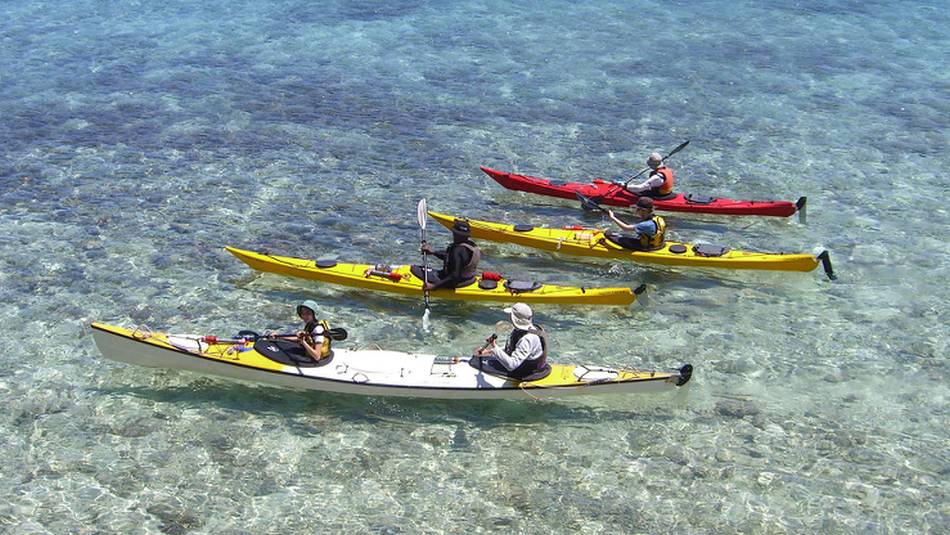The crystal clear waters of the Yasawa Islands | Al Bakker