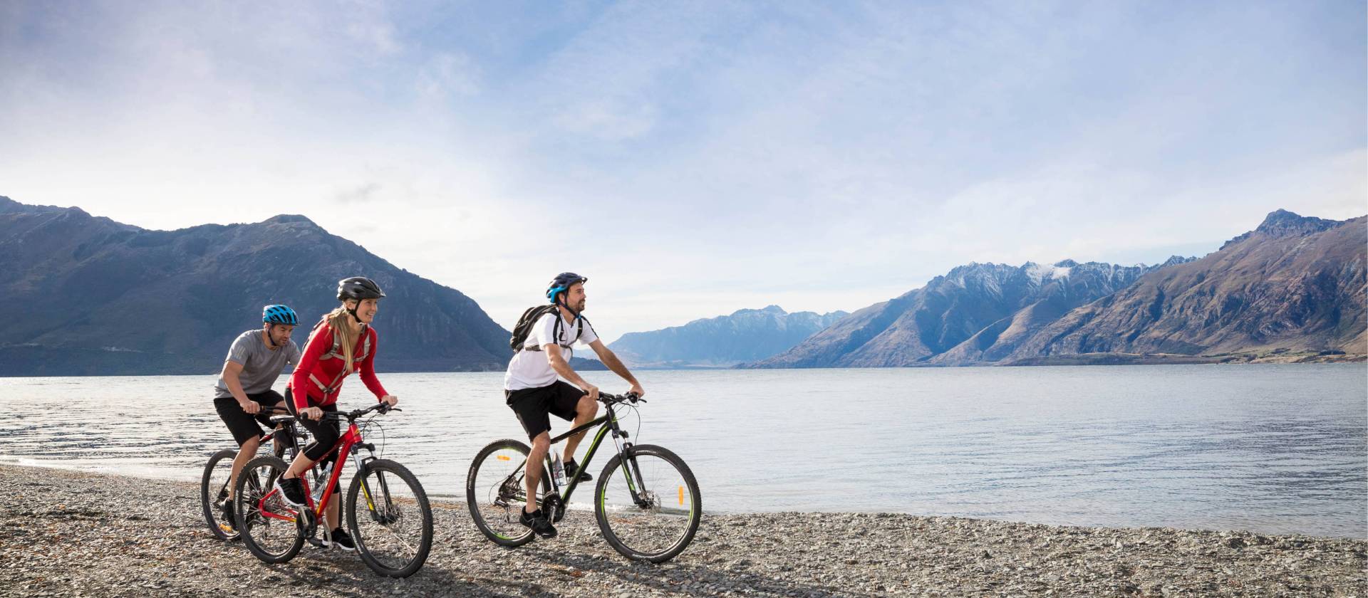 Cycling along the shore front of Lake Wakatipu | Southern Discoveries