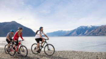 Cycling along the shore front of Lake Wakatipu