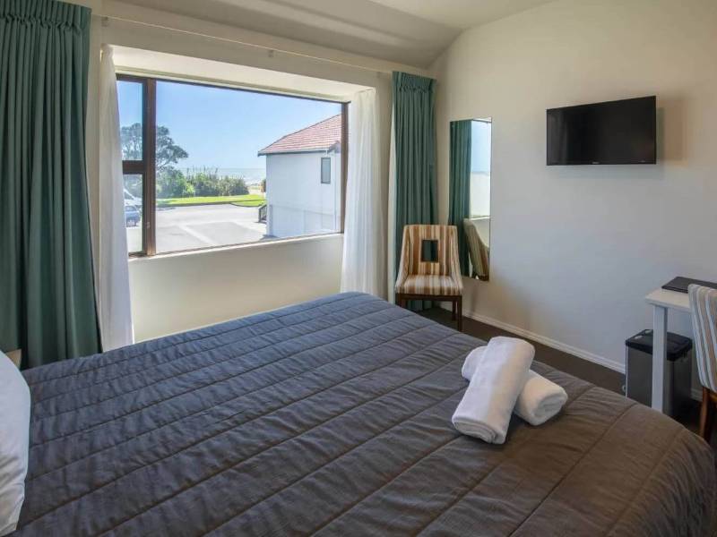 Driftwood rooms in Beachfront Hotel, Hokitika | Beachfront Hotel