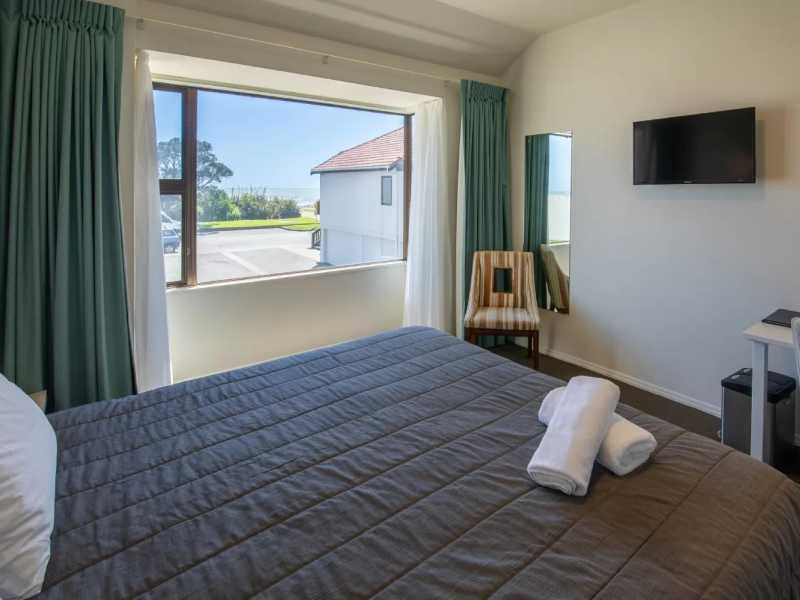 Driftwood rooms in Beachfront Hotel, Hokitika | Beachfront Hotel