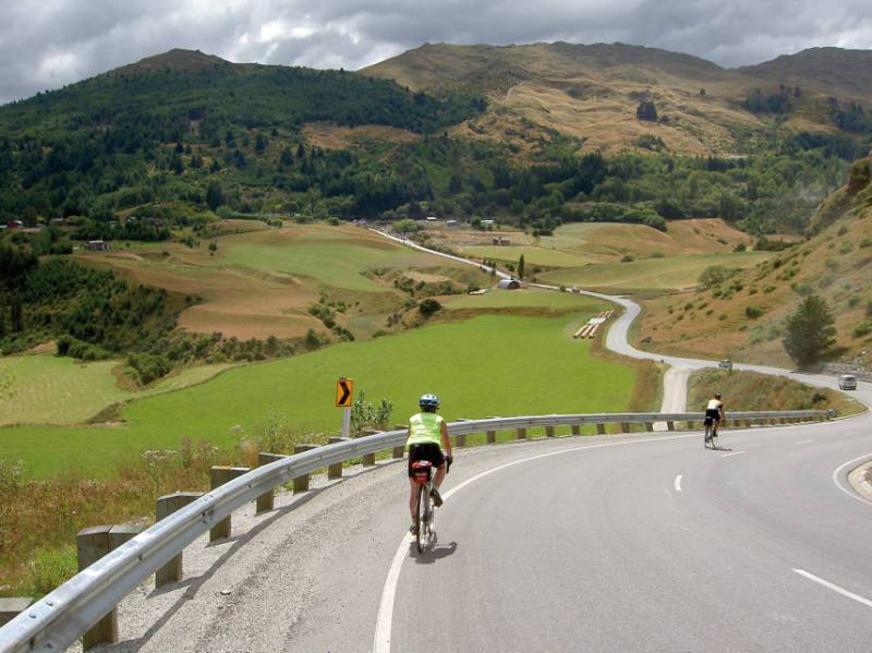 Fast downhill and awesome views in the Crown Range