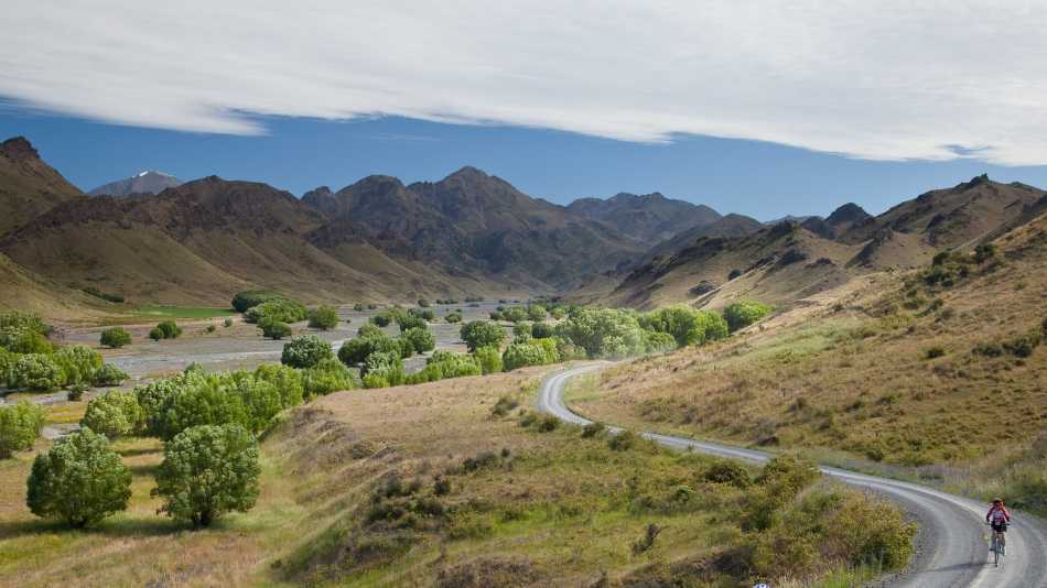 Cyclists enjoying the Awatere Valley, Molesworth High Country | Colin Monteath