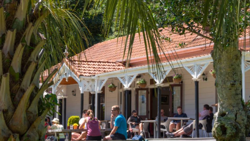 Furneaux Lodge on the Queen Charlotte Track | barekiwi