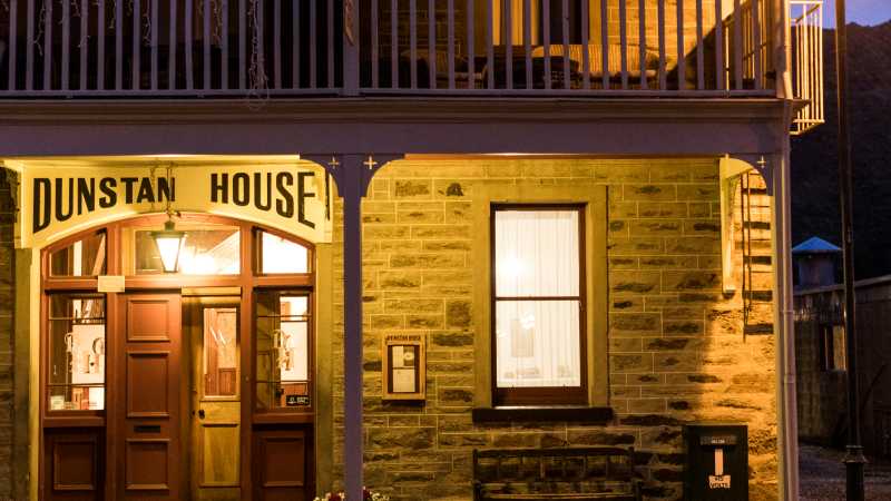 Dunstan House accommodation in Clyde | Lachlan Gardiner