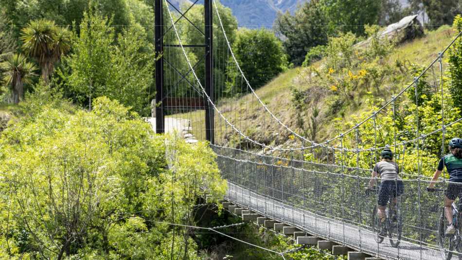 Riders cycling the Queenstown Trails throughout the South Island | Geoff Marks