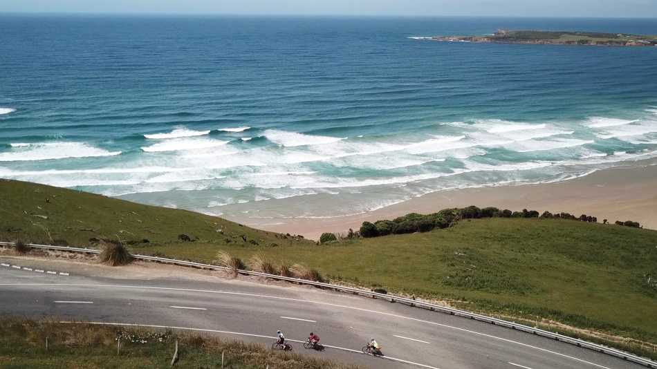 Road cyclists making their way around Papatowai Beach | Reiner Schuster