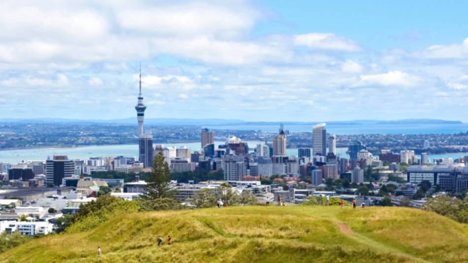 Stunning views over Auckland from one of its many volcanic domes. | Jeremy Bezanger