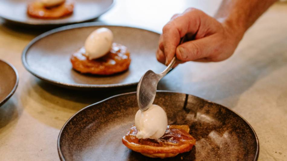 Chef (exec and only chef) running a foraging cooking class for a recent event at Wallingford Homestead | Wallingford Homestead