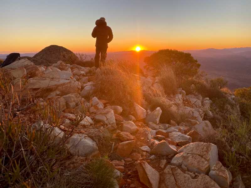 Climbing Mt Sonder in the early morning affords amazing views over the trail you've hiked over for days | #cathyfinchphotography