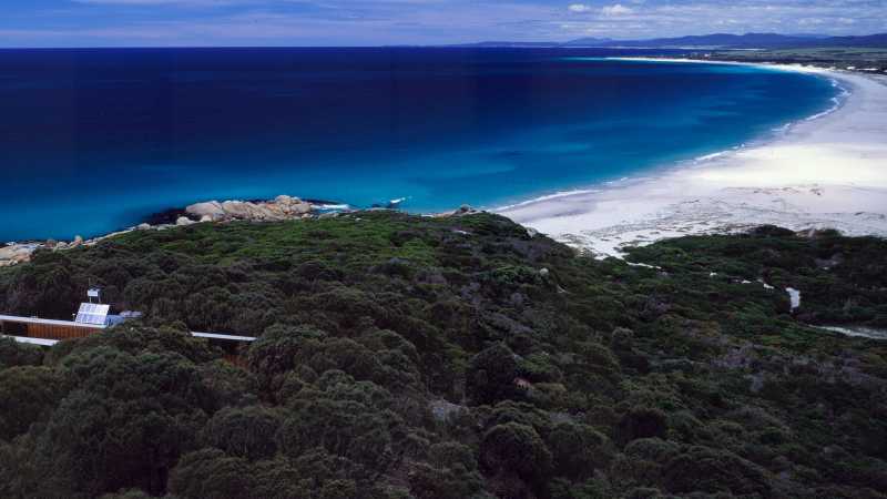 Stay at the Bay of Fires Lodge
