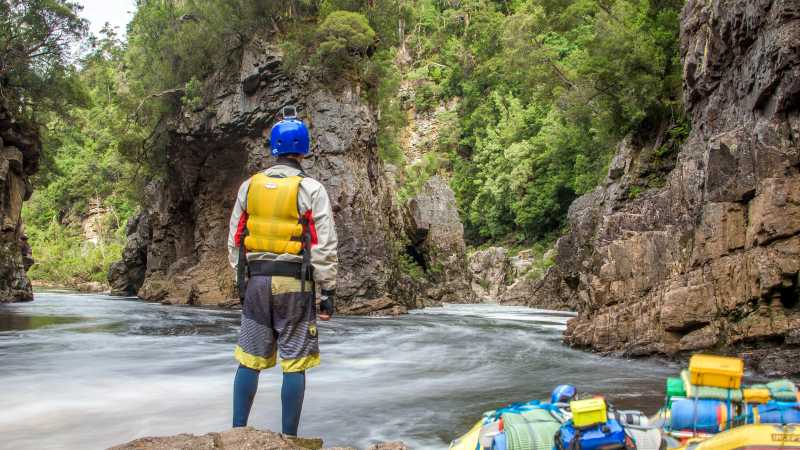 Rafter admiring the famous Rock Island Bend on the Franklin | Glenn Walker