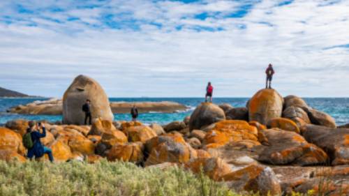 Hiking the spectacular Flinders Island coastline | Lachlan Gardiner