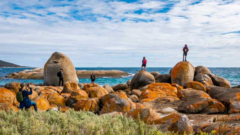 Hiking the spectacular Flinders Island coastline | Lachlan Gardiner