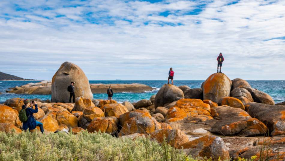 Hiking the spectacular Flinders Island coastline | Lachlan Gardiner