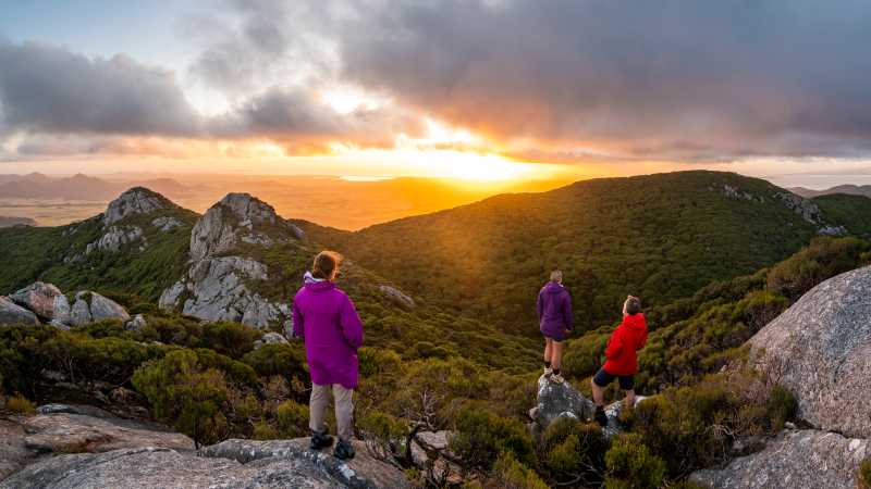 Hiking on Mt Strzelecki | Lachlan Gardiner